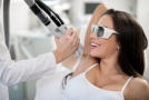 Plaukų šalinimas Aleksandrito lazeriu: gydytoja dermatologė atsako į dažniausiai užduodamus klausimus